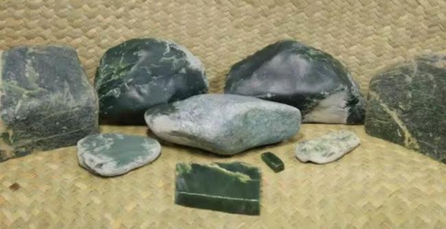 携18公斤珍贵宝石出境被拦，新西兰提控中国母子