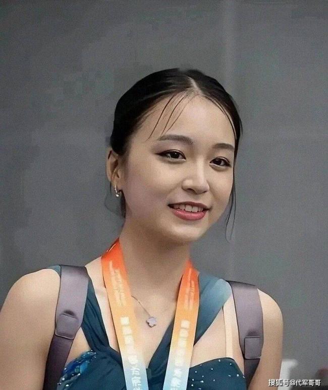 苏翊鸣朱易被传分手，女方单方面取关