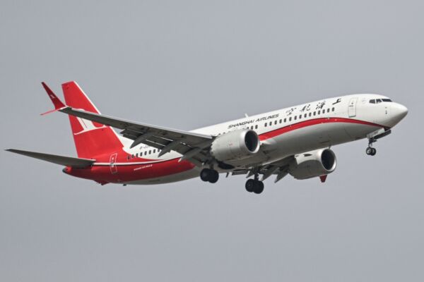 中国机票大跳水 多条热门航线跌超80%