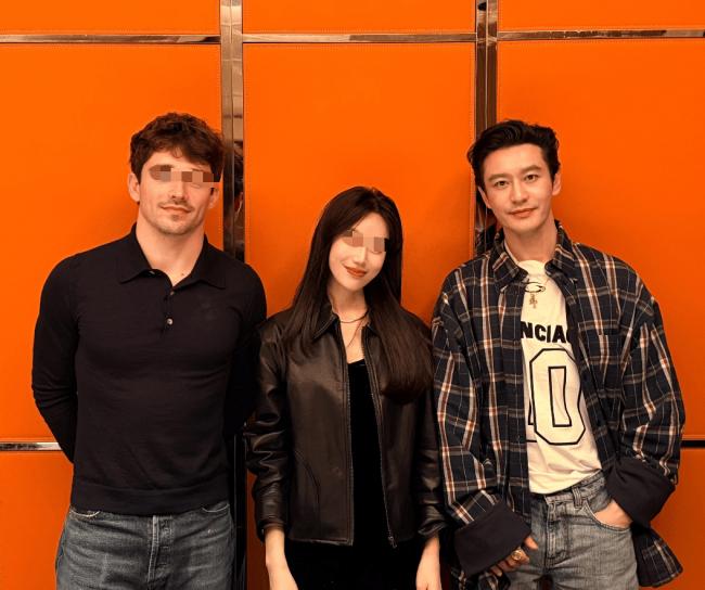 48岁黄晓明偶像包袱好重 跑步穿增高鞋戴假发片