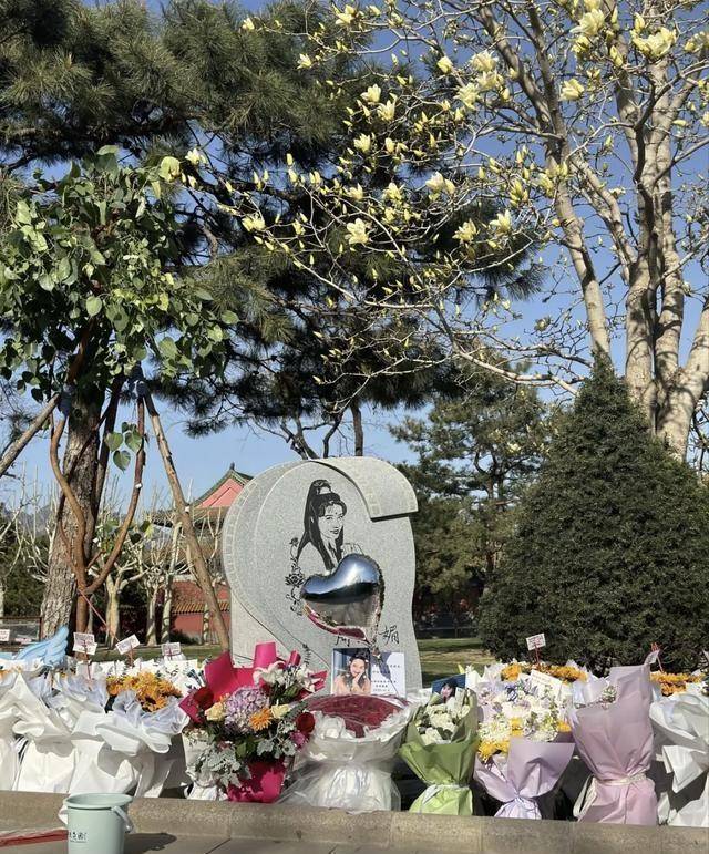 �ܺ���Ĺ�ؽ��� Ĺ��ǰ����һ�仰������˼