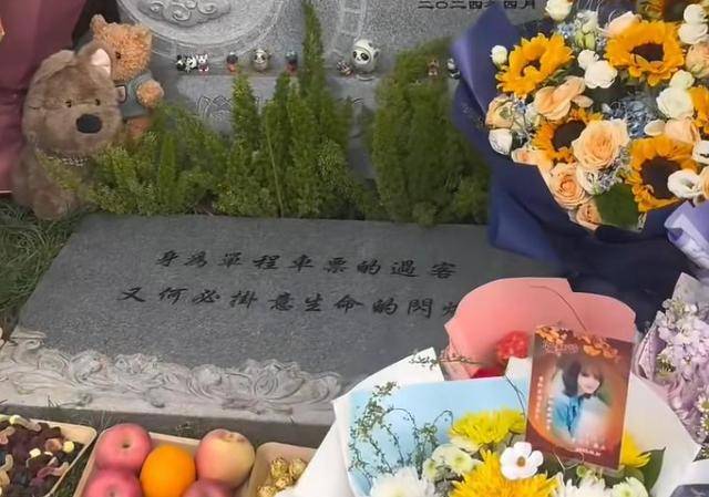 �ܺ���Ĺ�ؽ��� Ĺ��ǰ����һ�仰������˼