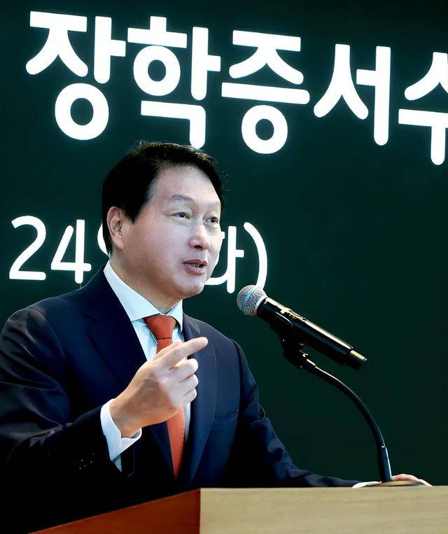 �ر���ǿС��������ͷȴ˵���Ҷ�Ǯ����û��Ȥ