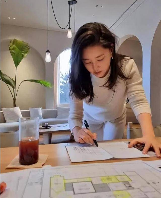 �ر���ǿС��������ͷȴ˵���Ҷ�Ǯ����û��Ȥ