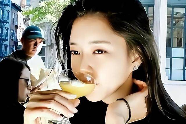 �ر���ǿС��������ͷȴ˵���Ҷ�Ǯ����û��Ȥ