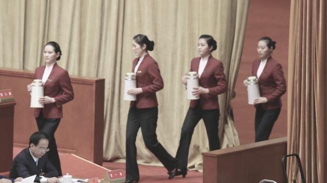 官媒吹捧北京大会堂用旧水壶节俭 网民群嘲 官媒吹捧北京大会堂用旧水壶节俭 网民群嘲