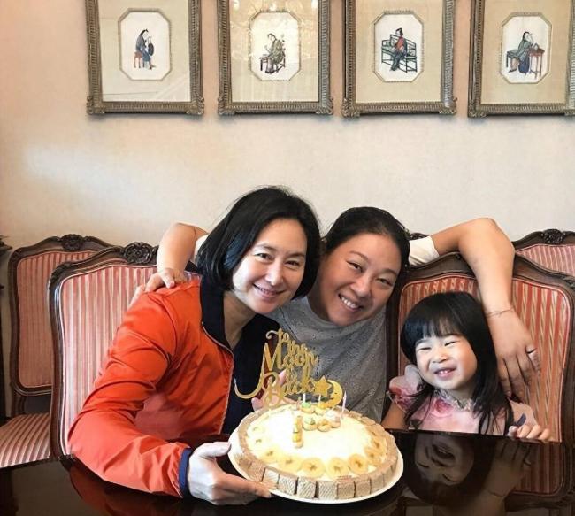 ����ϼ��ŮЯ�������࣬δ������̫����