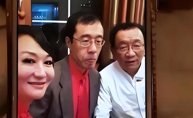 吃狗食、关禁闭，央视前才女国外被虐？