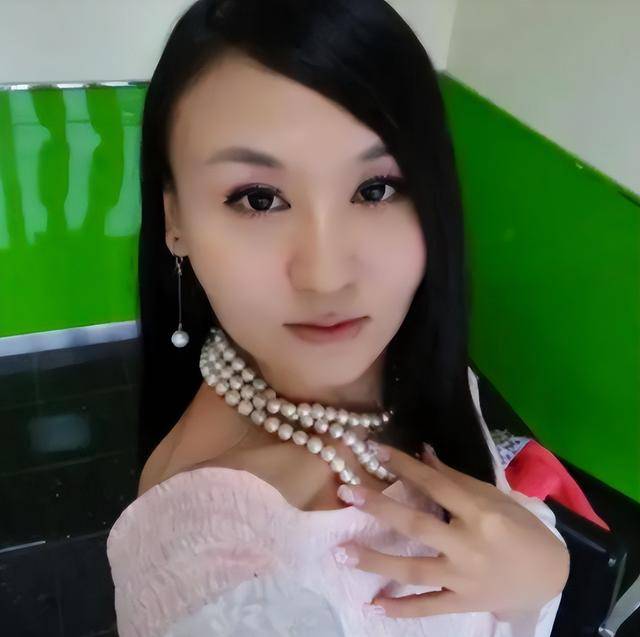 吃狗食、关禁闭，央视前才女国外被虐？