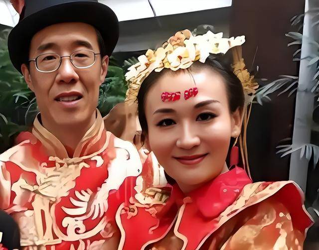 吃狗食、关禁闭，央视前才女国外被虐？