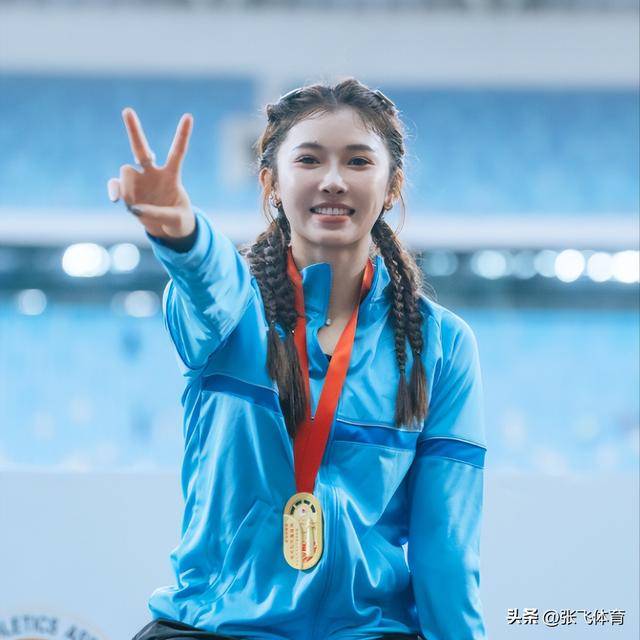 丢脸丢到国外！F1官方没给吴艳妮一丝体面