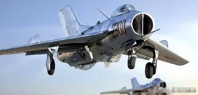 这个小国购买中国战斗机不给钱,7次追债都不还 这个小国购买中国战斗机不给钱,7次追债都不还