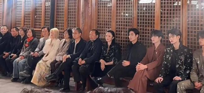 姚晨离婚风波后首露面,全程冷脸神态紧绷 姚晨离婚风波后首露面,全程冷脸神态紧绷