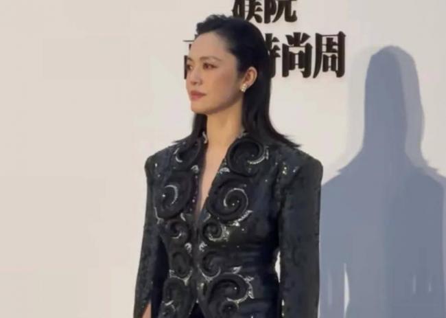 姚晨离婚风波后首露面,全程冷脸神态紧绷 姚晨离婚风波后首露面,全程冷脸神态紧绷