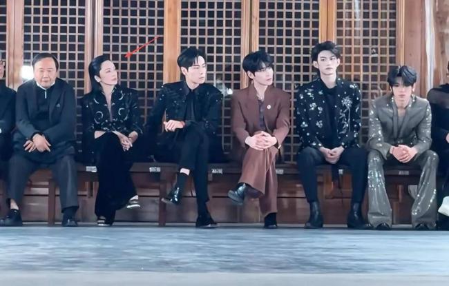 姚晨离婚风波后首露面,全程冷脸神态紧绷 姚晨离婚风波后首露面,全程冷脸神态紧绷