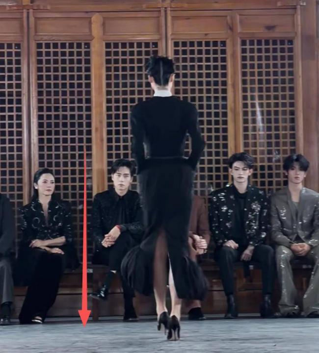 姚晨离婚风波后首露面,全程冷脸神态紧绷 姚晨离婚风波后首露面,全程冷脸神态紧绷