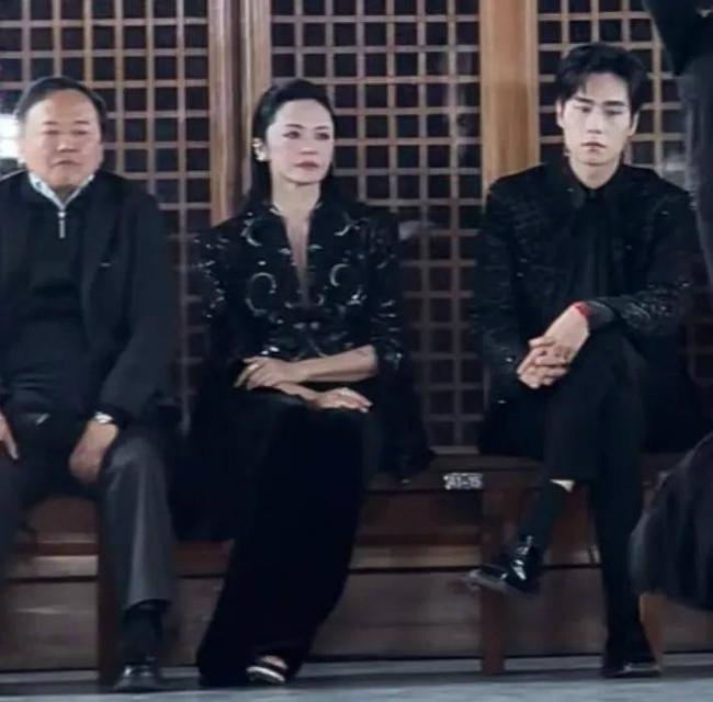 姚晨离婚风波后首露面,全程冷脸神态紧绷 姚晨离婚风波后首露面,全程冷脸神态紧绷