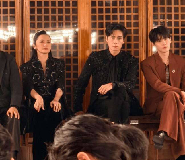 姚晨离婚风波后首露面,全程冷脸神态紧绷 姚晨离婚风波后首露面,全程冷脸神态紧绷