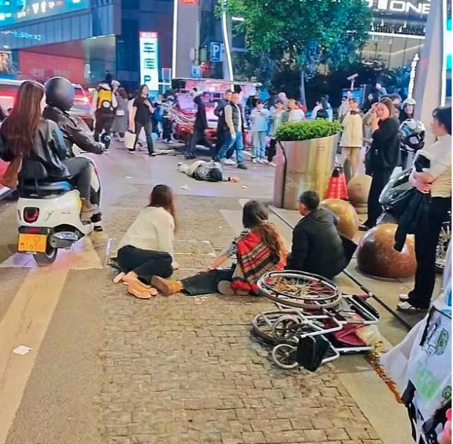 ͻ��������һ���Ӽݳ���ײ��Ⱥ �ֳ�����