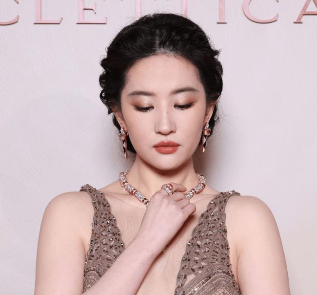 ������Ů��ͬ�򣬺�ɪޱ���ϣ������Ӯ��