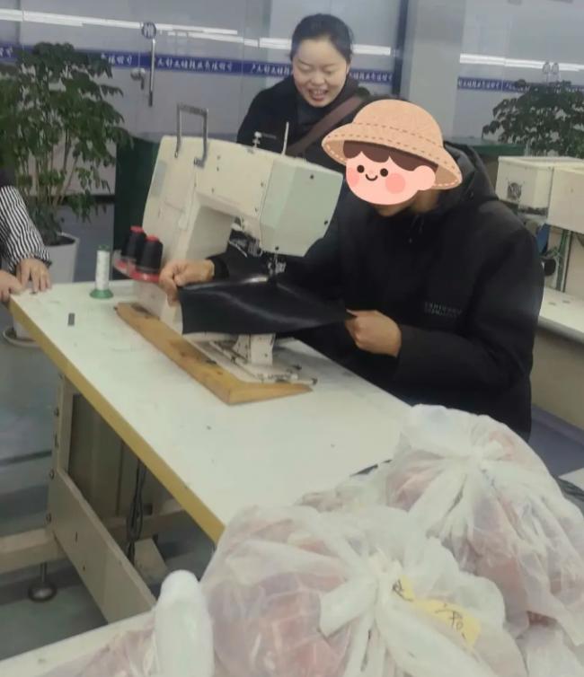 小伙留言：我有点自闭想找工作 回复让人泪目了