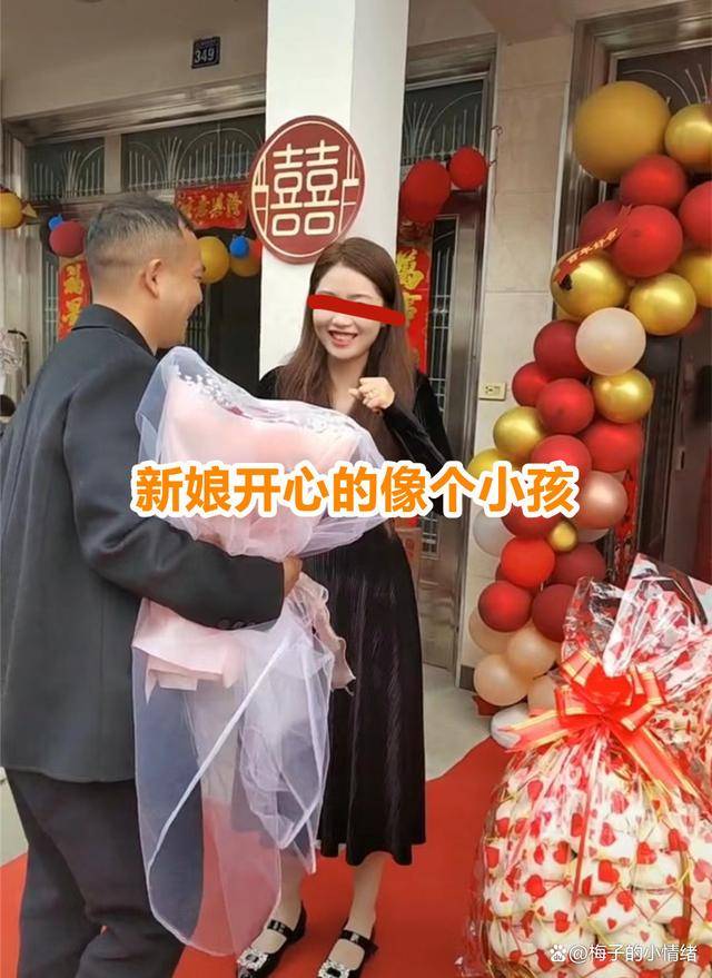 订婚现场新郎新娘不般配，3大箱现金太壕气