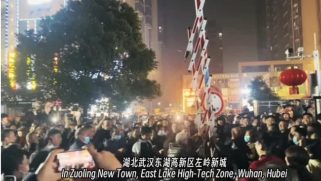 武汉抗争声势浩大 一夜连拆6小区收费杆