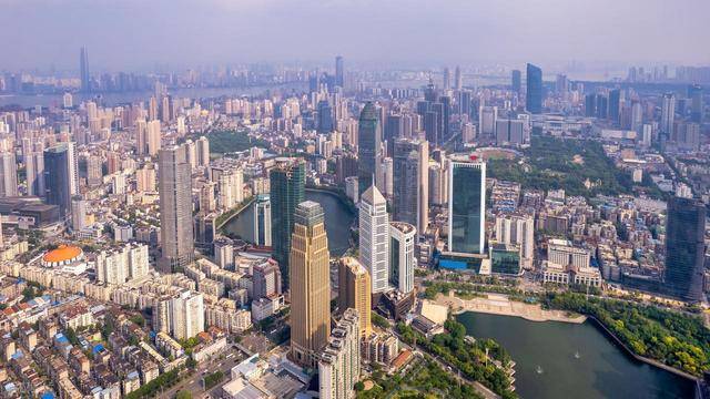 �й�����λ����õ�5�����У��������ϰ�