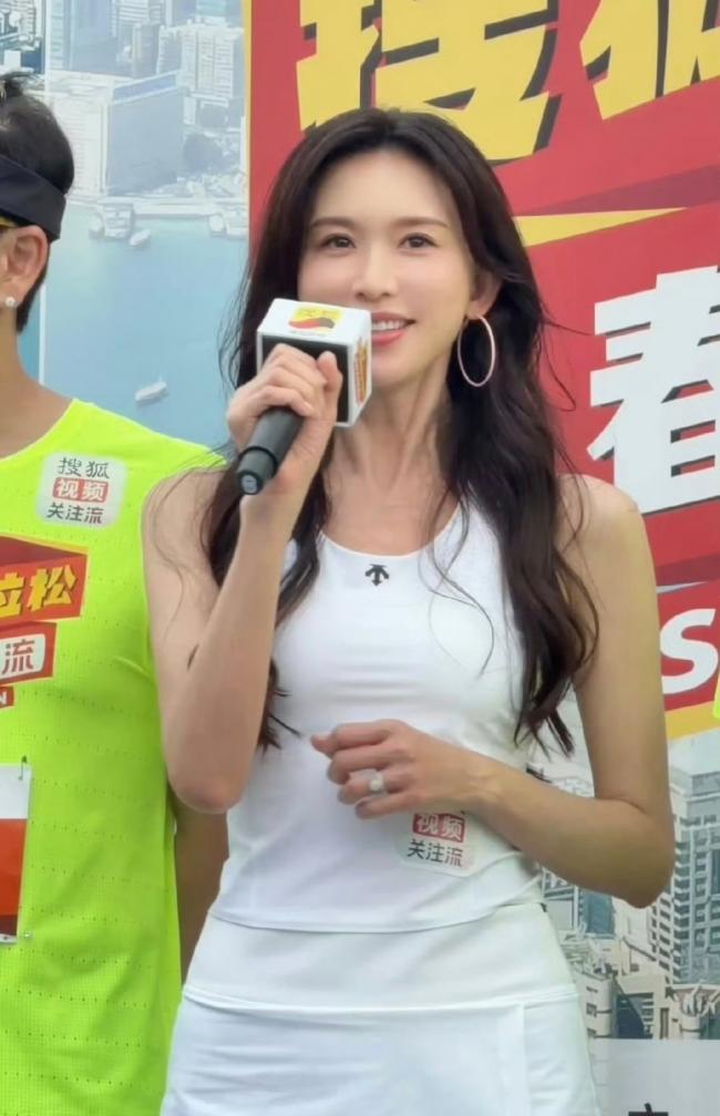马拉松:林志玲秀完美身材,吕良伟年轻到不敢认 马拉松:林志玲秀完美身材,吕良伟年轻到不敢认