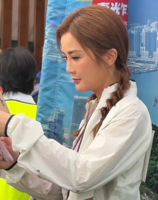 马拉松:林志玲秀完美身材,吕良伟年轻到不敢认 马拉松:林志玲秀完美身材,吕良伟年轻到不敢认