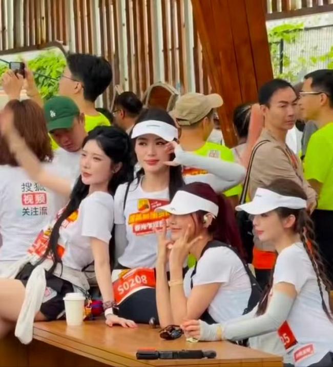 马拉松:林志玲秀完美身材,吕良伟年轻到不敢认 马拉松:林志玲秀完美身材,吕良伟年轻到不敢认