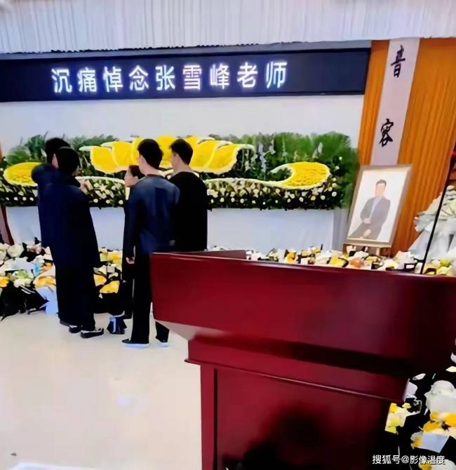 ��ѩ�������ֳ��ع� �ܶ���������