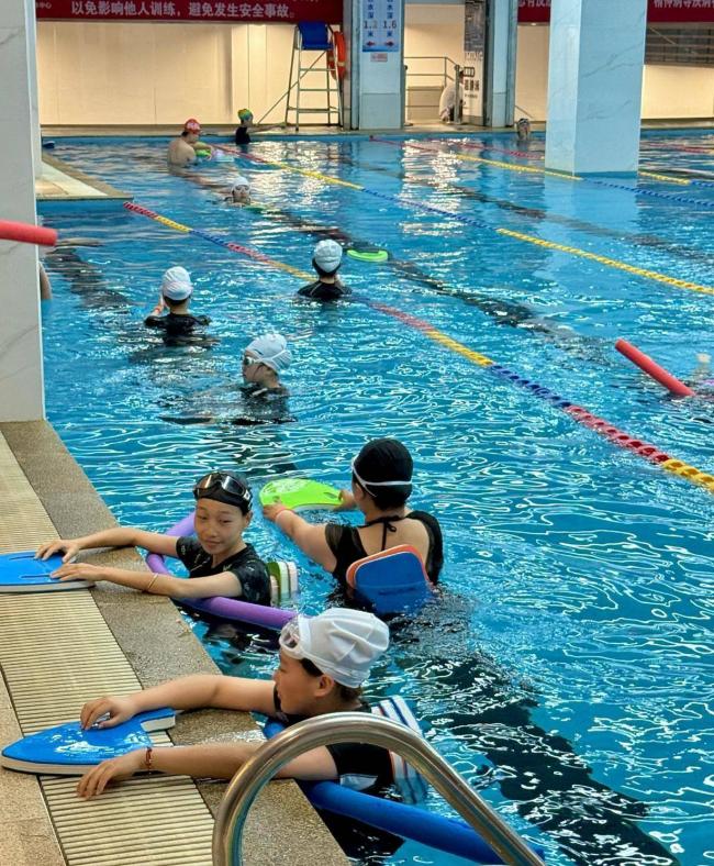 巴黎奥运冠军、“中国飞鱼”潘展乐跌落云端