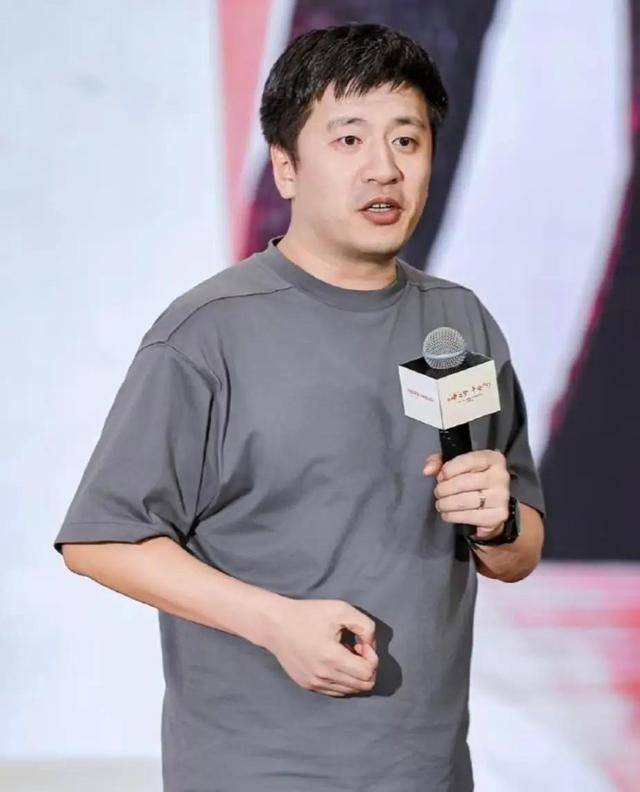 张雪峰和李咏:两种葬礼,两种人生 张雪峰和李咏:两种葬礼,两种人生