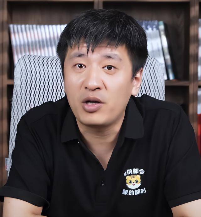 张雪峰和李咏:两种葬礼,两种人生 张雪峰和李咏:两种葬礼,两种人生