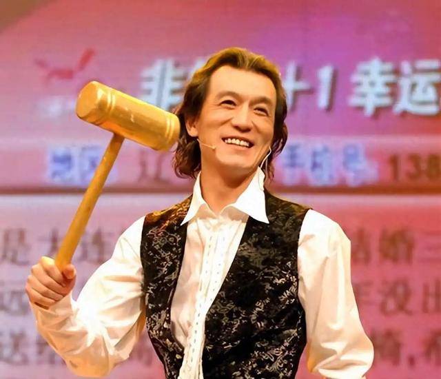 张雪峰和李咏:两种葬礼,两种人生 张雪峰和李咏:两种葬礼,两种人生