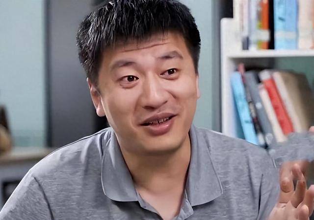 张雪峰和李咏:两种葬礼,两种人生 张雪峰和李咏:两种葬礼,两种人生