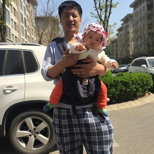 张雪峰2007年毕业照 典型的寒门学子