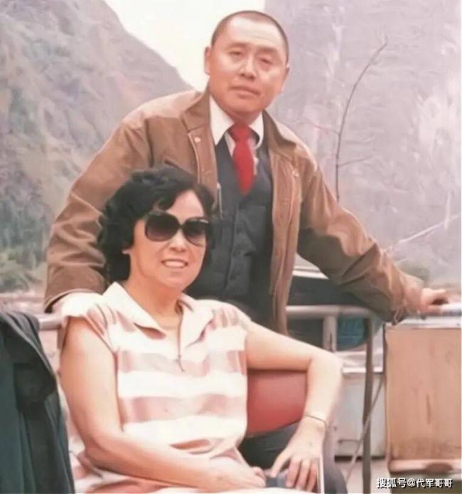 80岁马德华 娶美女侯玉敏 儿子成为他的骄傲