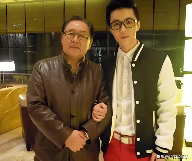 80岁马德华 娶美女侯玉敏 儿子成为他的骄傲