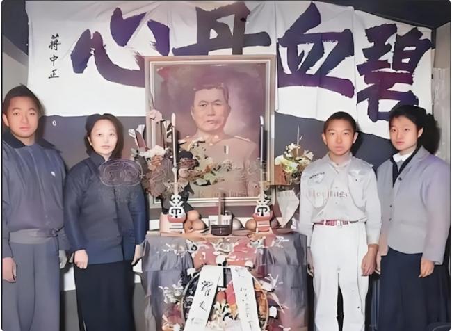 1978年,他用蚂蚁搬家方式将全家送往美国 1978年,他用蚂蚁搬家方式将全家送往美国