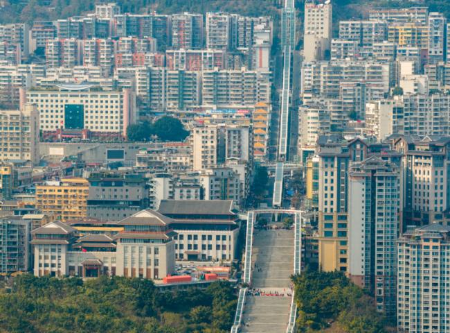 约80层楼高的神女大扶梯,重庆小城变网红 约80层楼高的神女大扶梯,重庆小城变网红