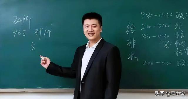 张雪峰公司现状:群龙无首,家长学生怕卷钱跑路 张雪峰公司现状:群龙无首,家长学生怕卷钱跑路