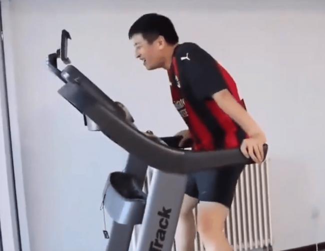 张雪峰室内跑步 配速竟是马拉松冠军水平 张雪峰室内跑步 配速竟是马拉松冠军水平