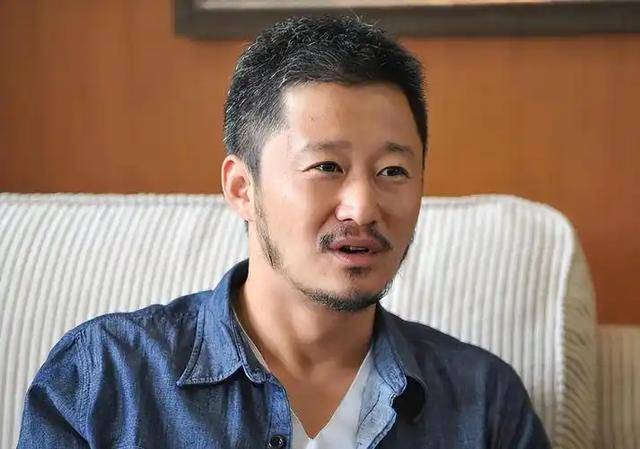 身体亮红灯?52岁吴京脸部凹痕引关注 身体亮红灯?52岁吴京脸部凹痕引关注