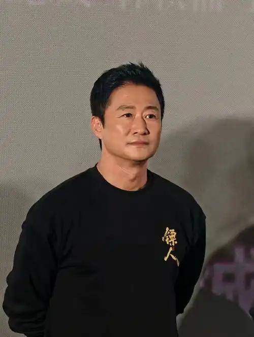 身体亮红灯?52岁吴京脸部凹痕引关注 身体亮红灯?52岁吴京脸部凹痕引关注