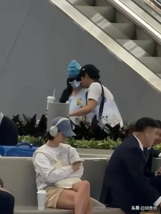 16岁谢振南近照好帅!张柏芝观赛小Q打排球 16岁谢振南近照好帅!张柏芝观赛小Q打排球