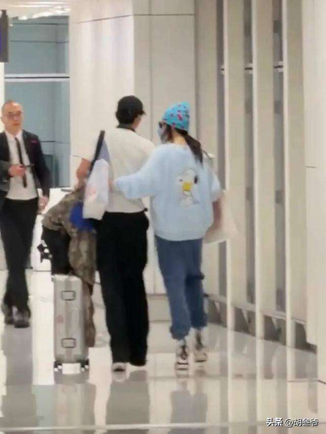 16岁谢振南近照好帅!张柏芝观赛小Q打排球 16岁谢振南近照好帅!张柏芝观赛小Q打排球