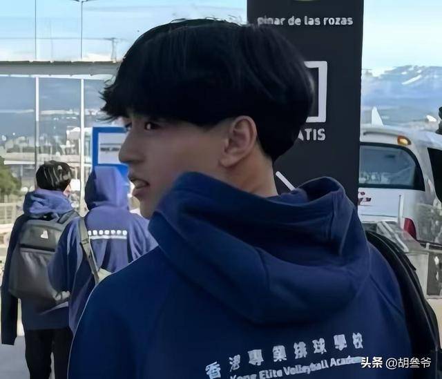 16岁谢振南近照好帅!张柏芝观赛小Q打排球 16岁谢振南近照好帅!张柏芝观赛小Q打排球