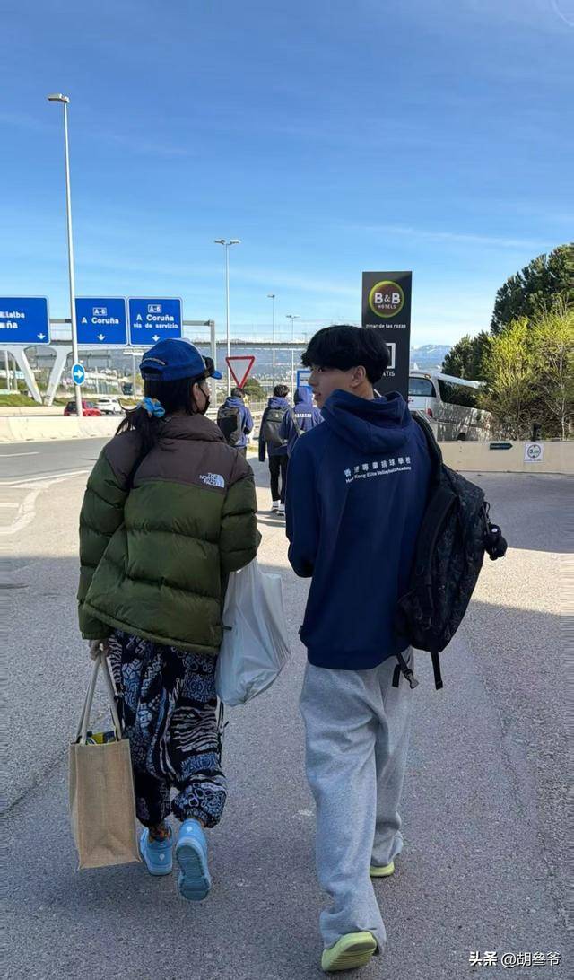 16岁谢振南近照好帅!张柏芝观赛小Q打排球 16岁谢振南近照好帅!张柏芝观赛小Q打排球